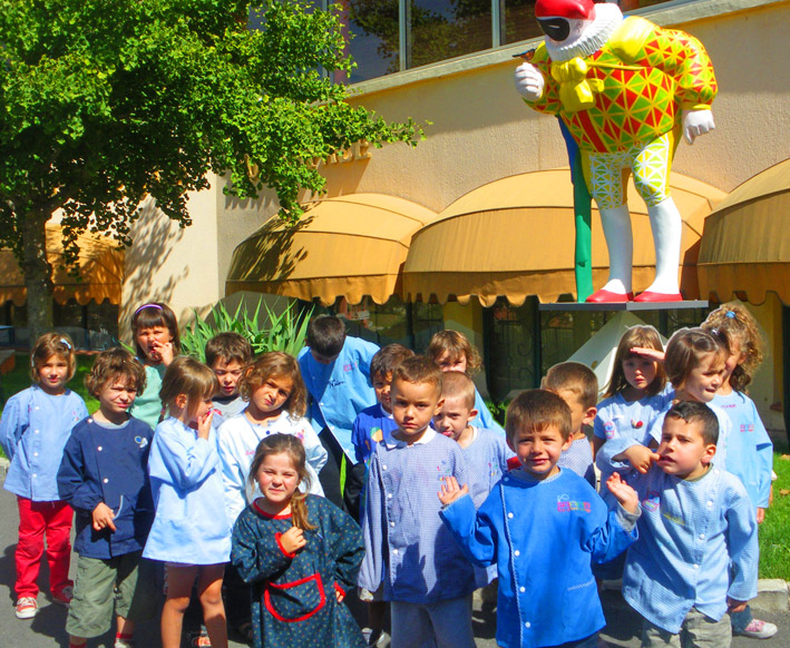 Maternelle chez Arlequin