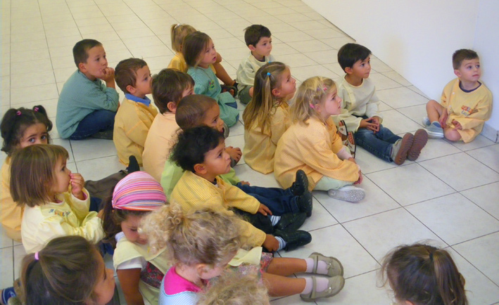 Maternelle chez Arlequin