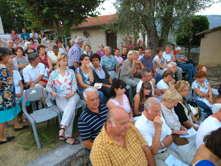 La roda vira