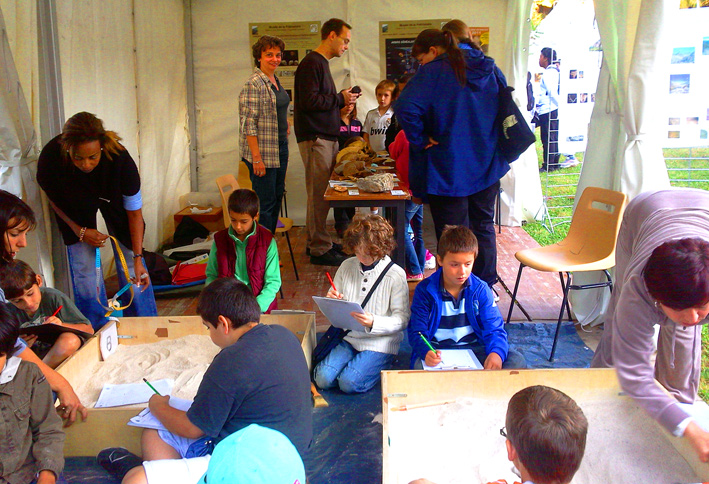 Musee-de-Prehistoire_a_la_fete-de-la-science-2011