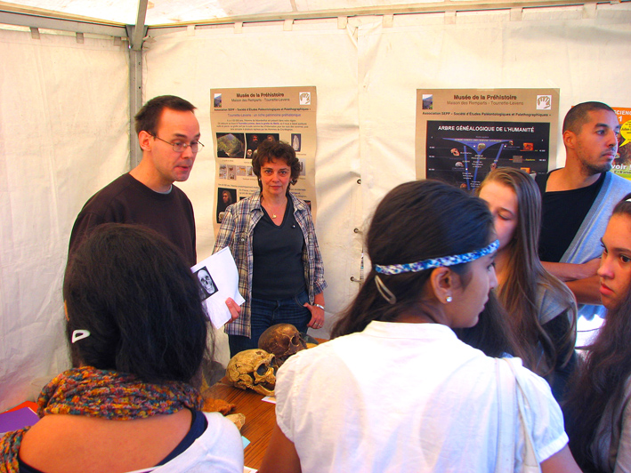 Musee-de-Prehistoire_a_la_fete-de-la-science-2011