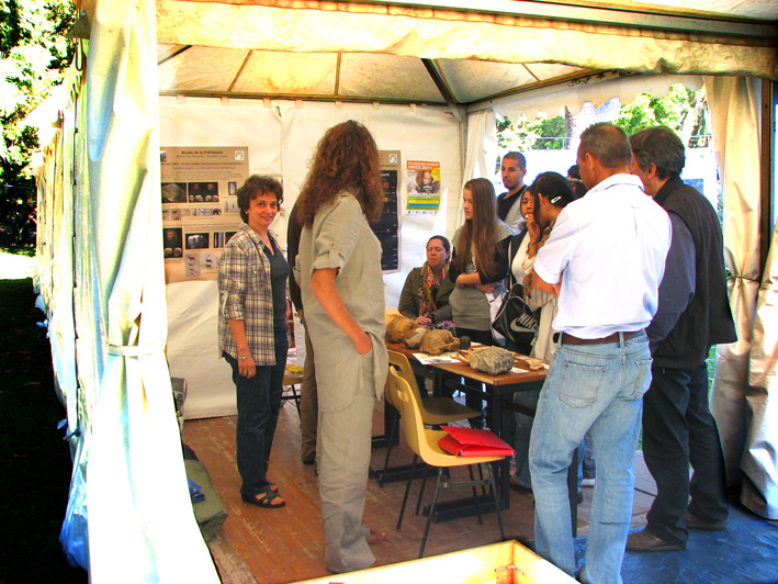 Musee-de-Prehistoire_a_la_fete-de-la-science-2011