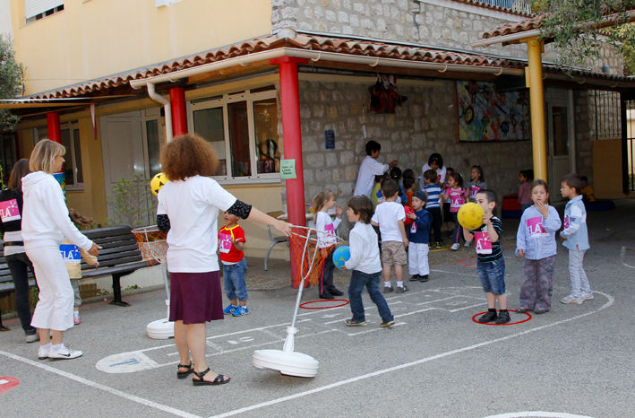 Ela à la maternelle