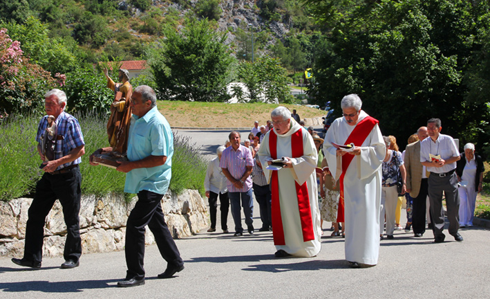 Sts-Pierre-Paul-Messe-Procession_30-06-13