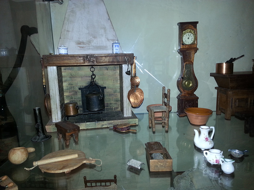 Miniature Trehin 